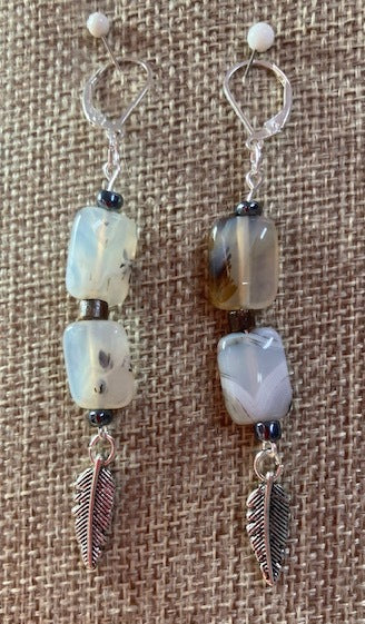 Agate and feathers  03-17